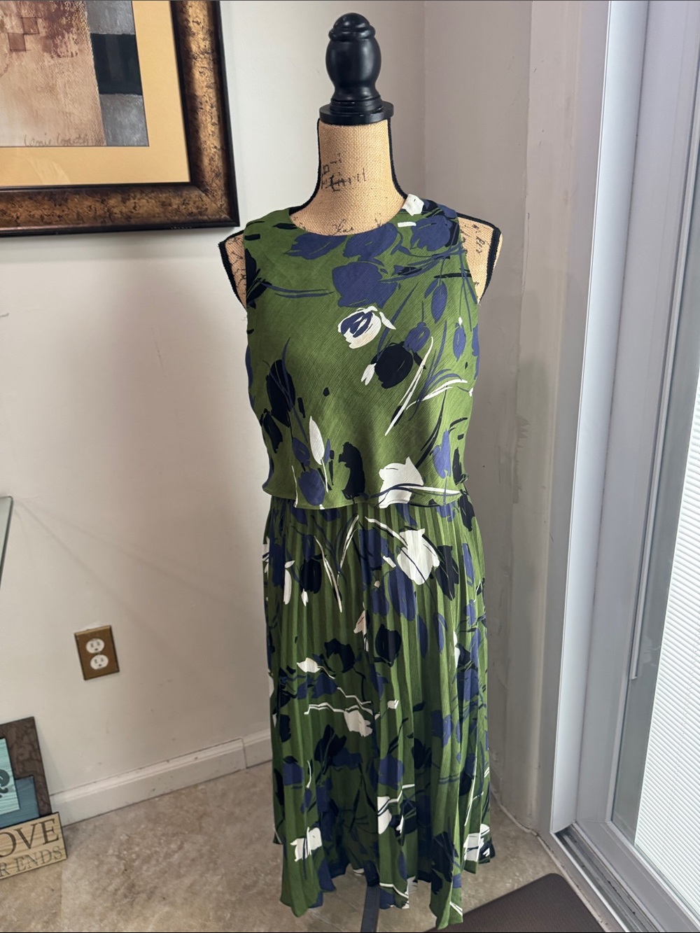 Taylor (petite) Sleeveless Green Floral Midi Dress - Pleated Skirt